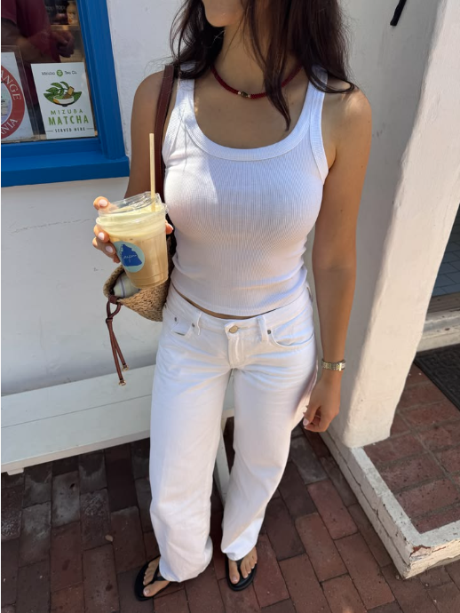 Woman wearing wide-leg jeans and flip-flops in summer fashion