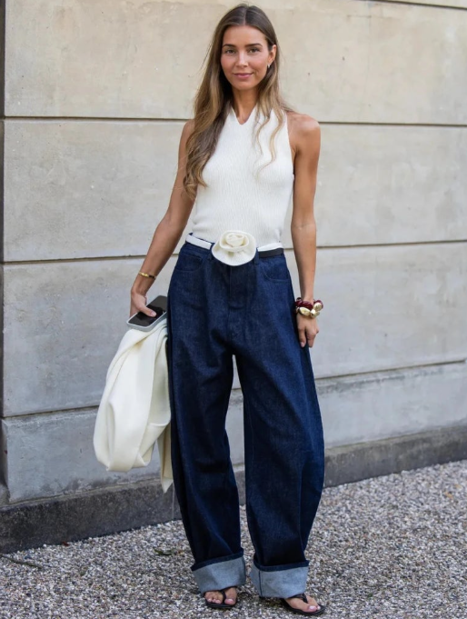 Layered summer outfit with wide-leg jeans, white T-shirt and oversized linen shirt